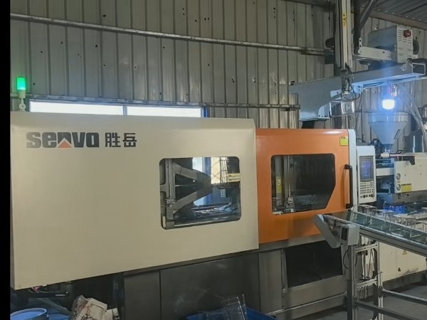 勝沃注塑機(jī)PET機(jī)器收納盒產(chǎn)品現(xiàn)場